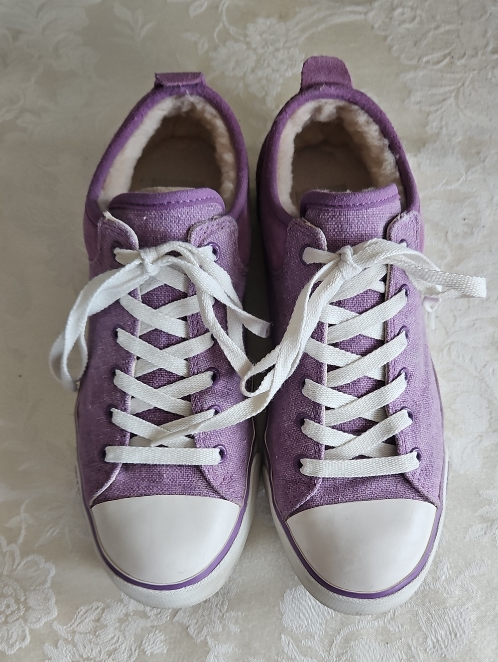 UGG Australia Evera purple sneakers in like-new condition